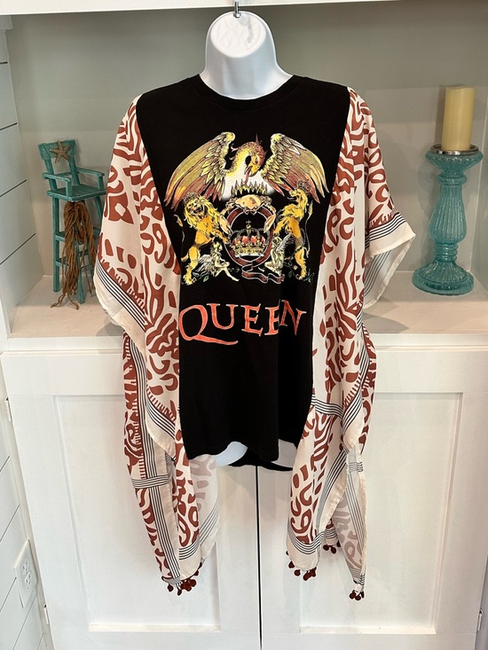 Sweaters - Queen Custom Rock Festival Graphic Tee Boho Kimono Tassels